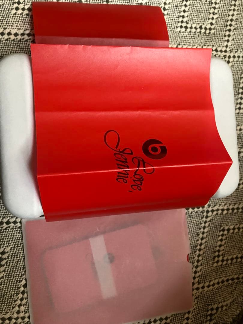 Beats Solo 4 “Ruby Red” Beats x JENNIE