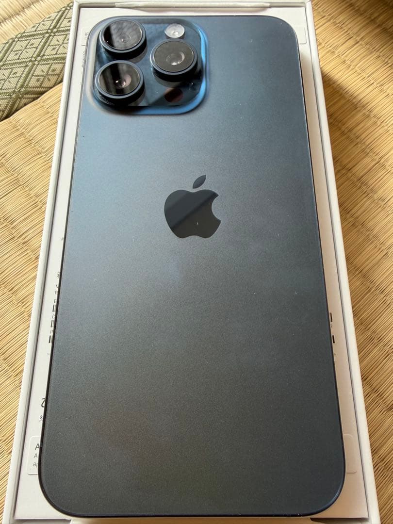 Apple iPhone 15 ProMax 256GB本体　美品