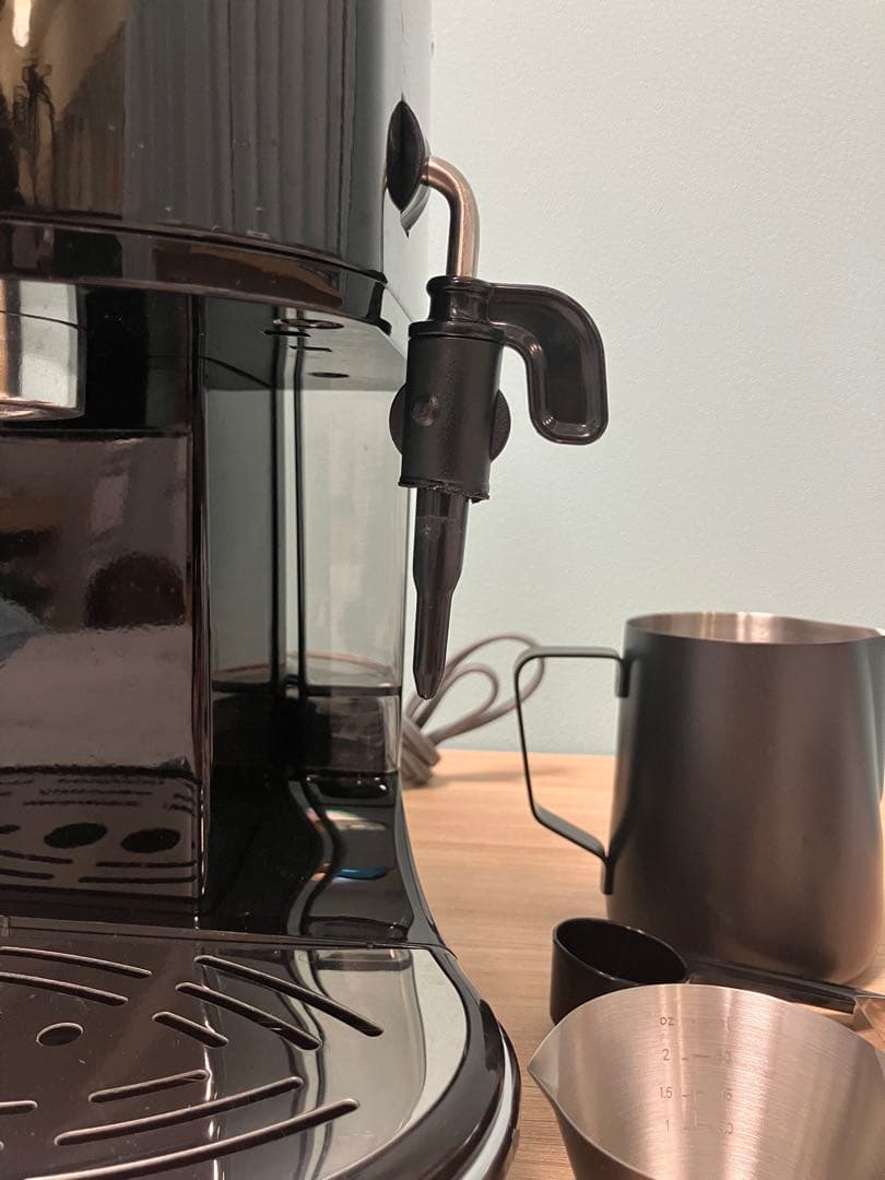 デロンギ エスプレッソマシン ECO310 用具付き