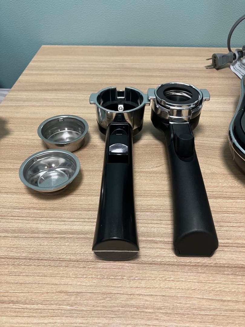 デロンギ エスプレッソマシン ECO310 用具付き