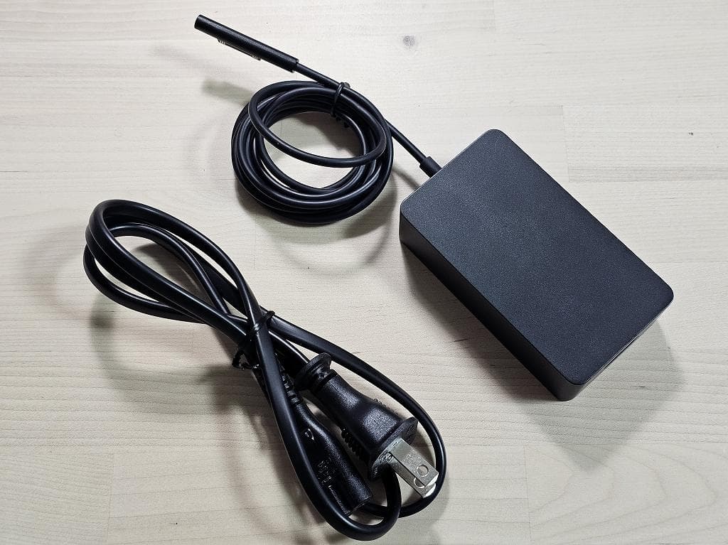 Surface Pro 9 WiFiモデル（専用キーボード・マウス付き）