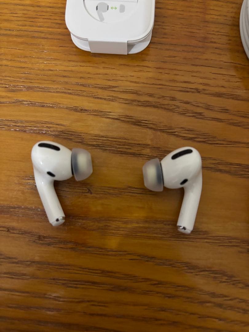 【ジャンク】AirPods Pro 第2世代 正規品 左耳ノイズあり