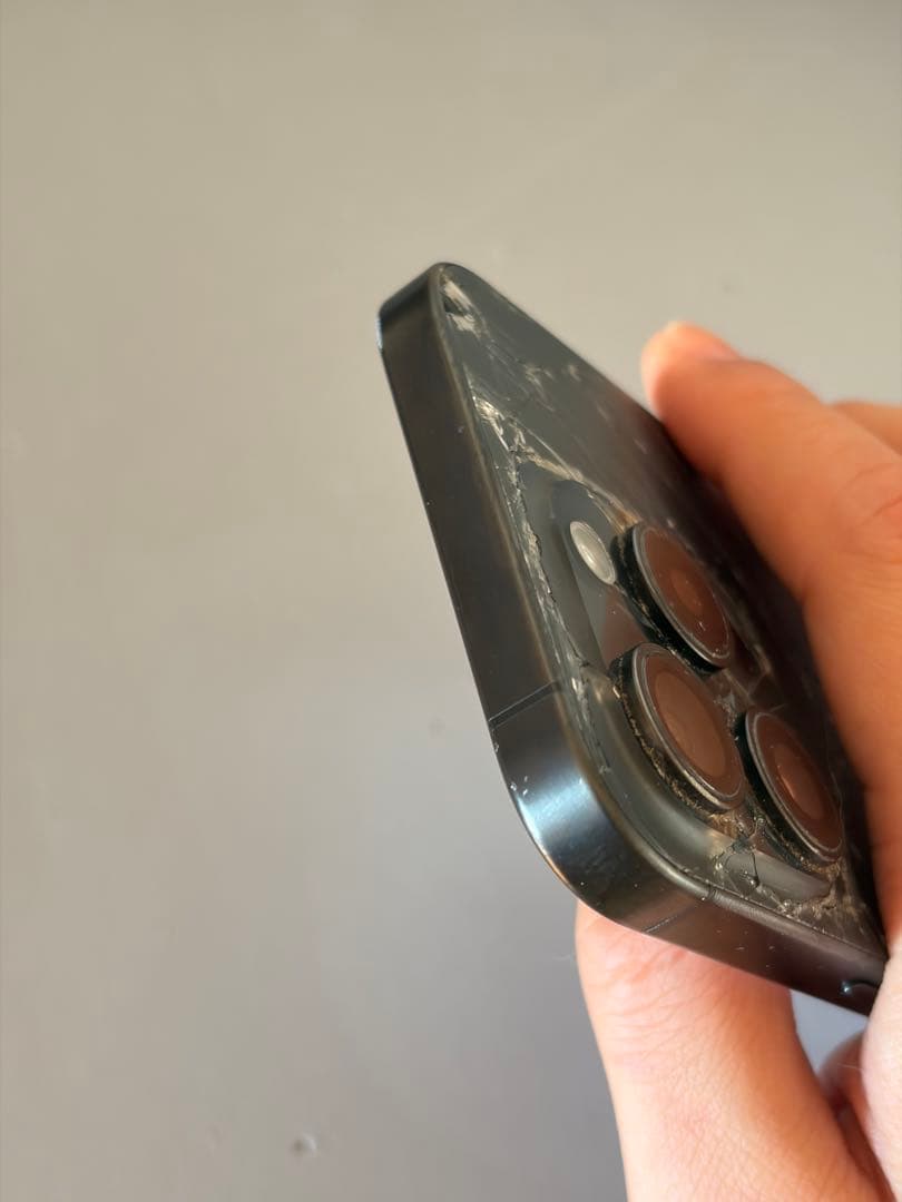 背面割れあり iPhone15 Pro 128GB ブラックチタニウム