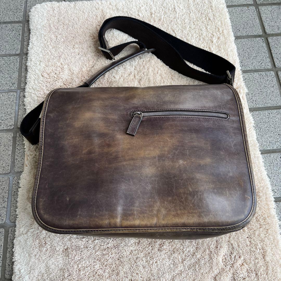 ベルルッティ　メッセンジャーバッグ　茶