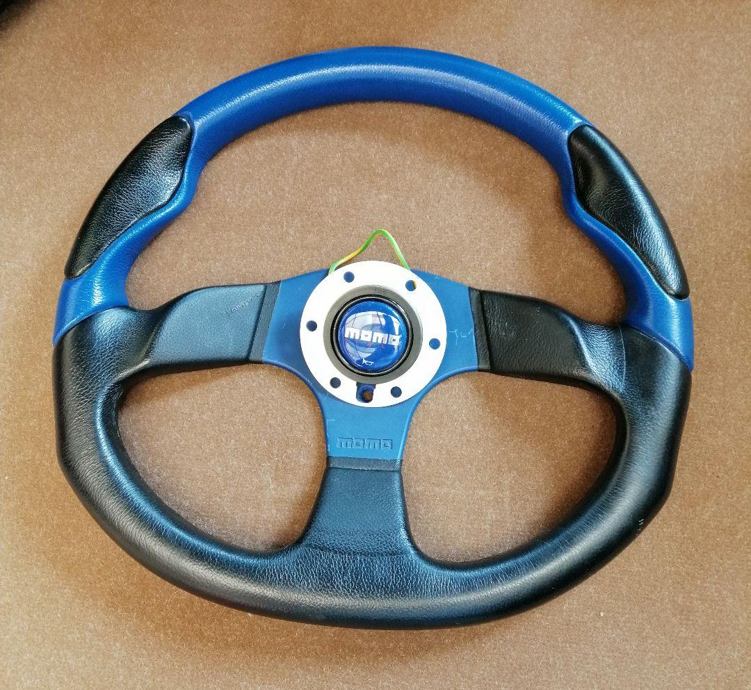 WAT 。 MOMO ステアリング /青　正規品。