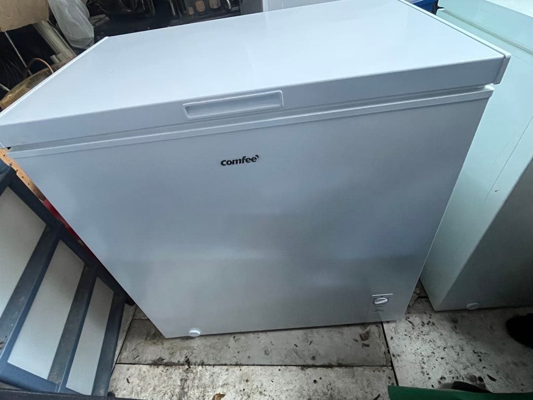 comfeeノンフロン冷凍庫23年198L 送料無料