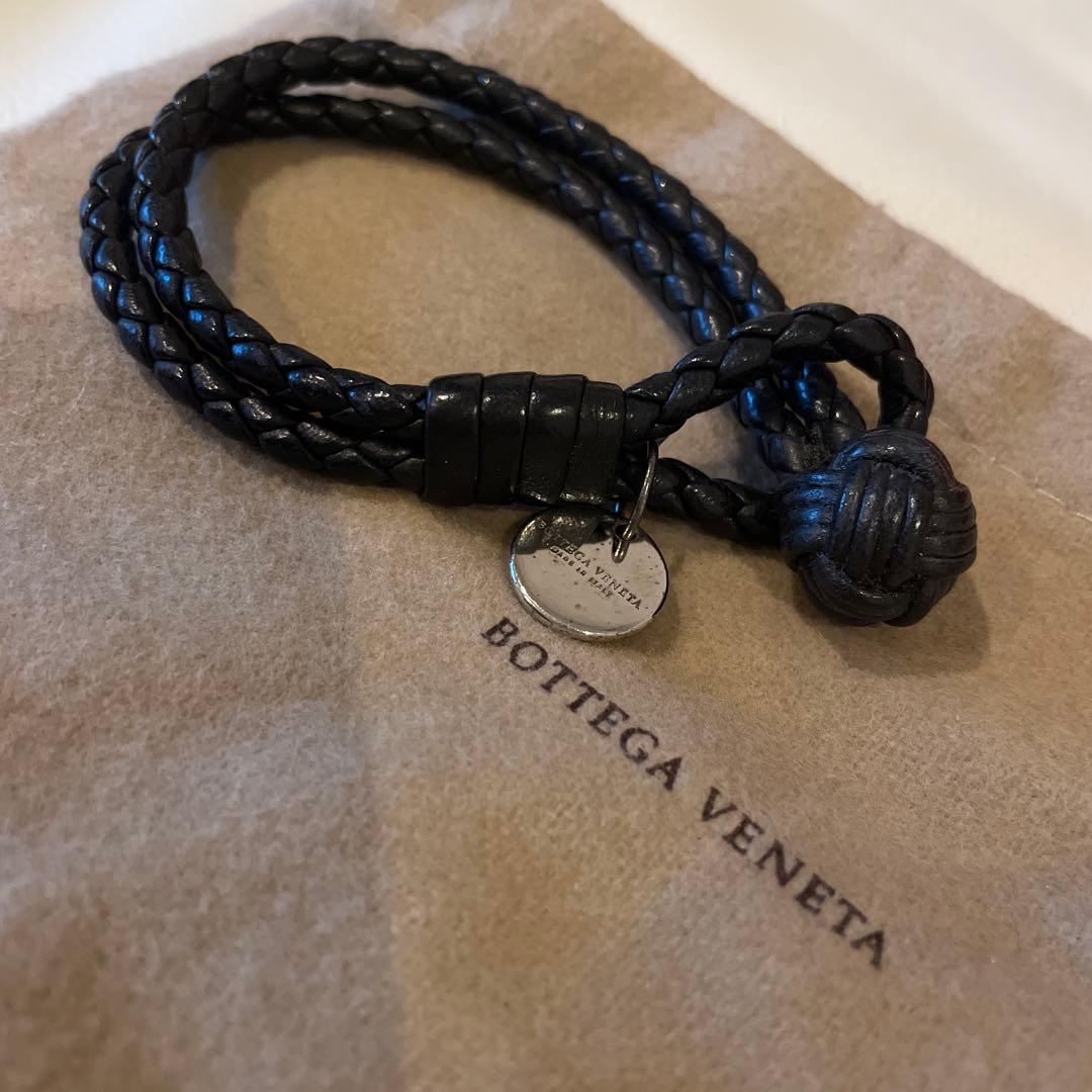 BOTTEGA VENETA 黒ブレスレット