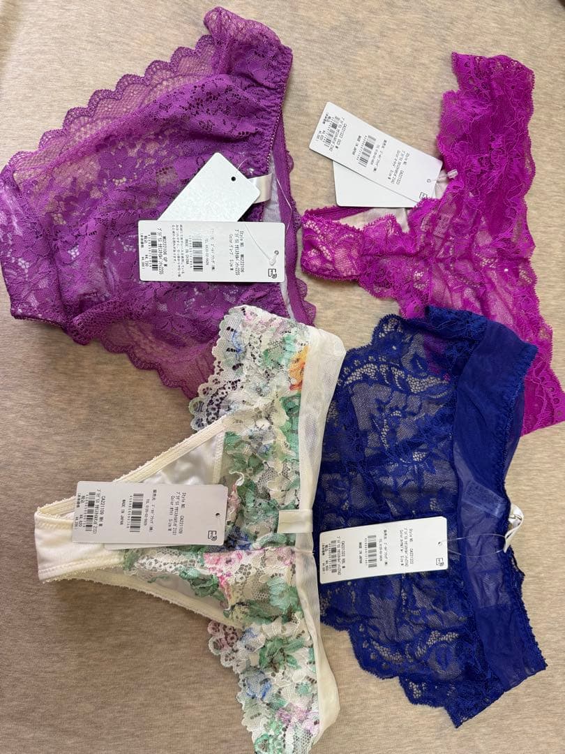 ブラデリスニューヨーク　上下4点セット