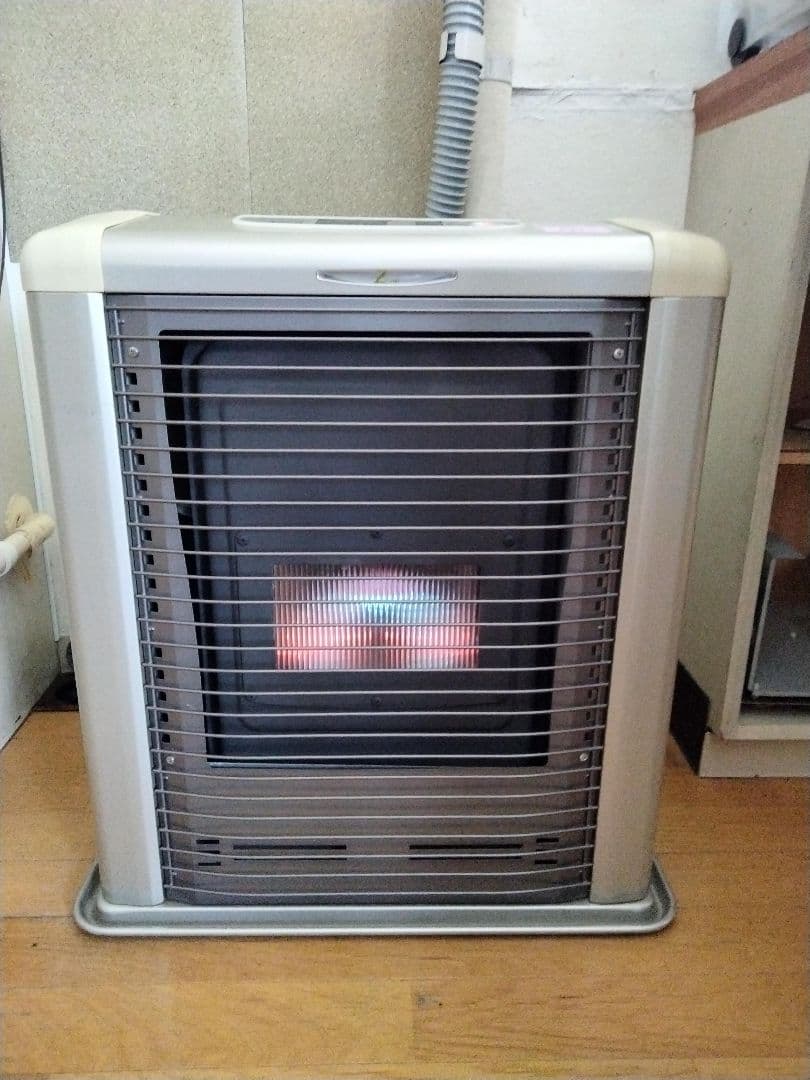 サンポットFF石油ストーブゼータス！品番「FFR‐562SX」2012年式中古品