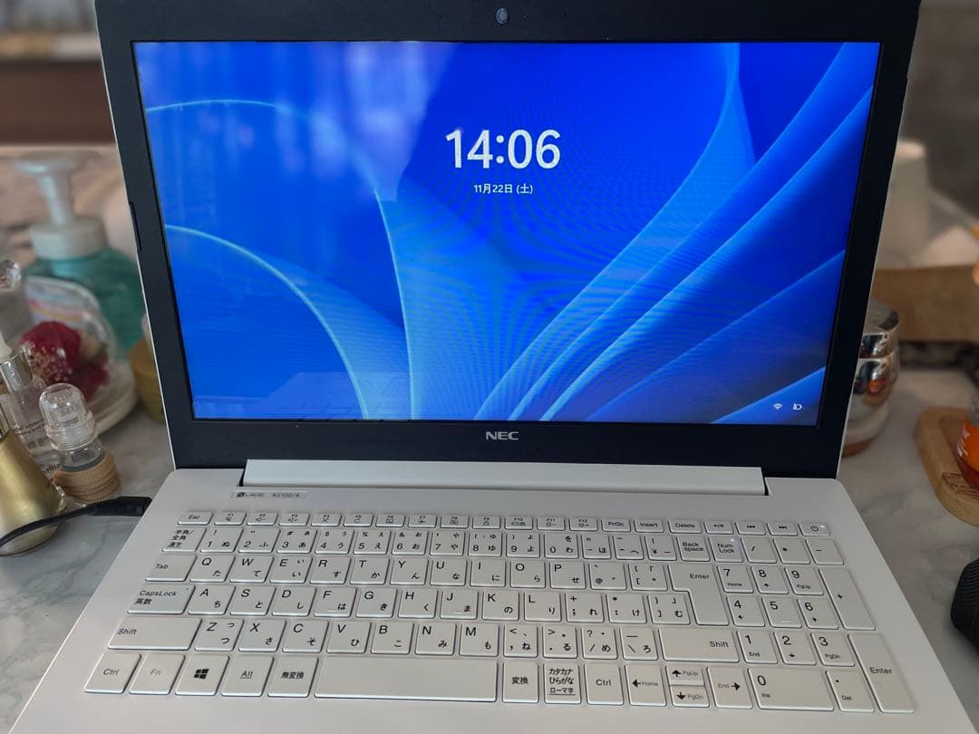 ★ ホワイトPC LAVIE Windows11Pro ★SSD512GB