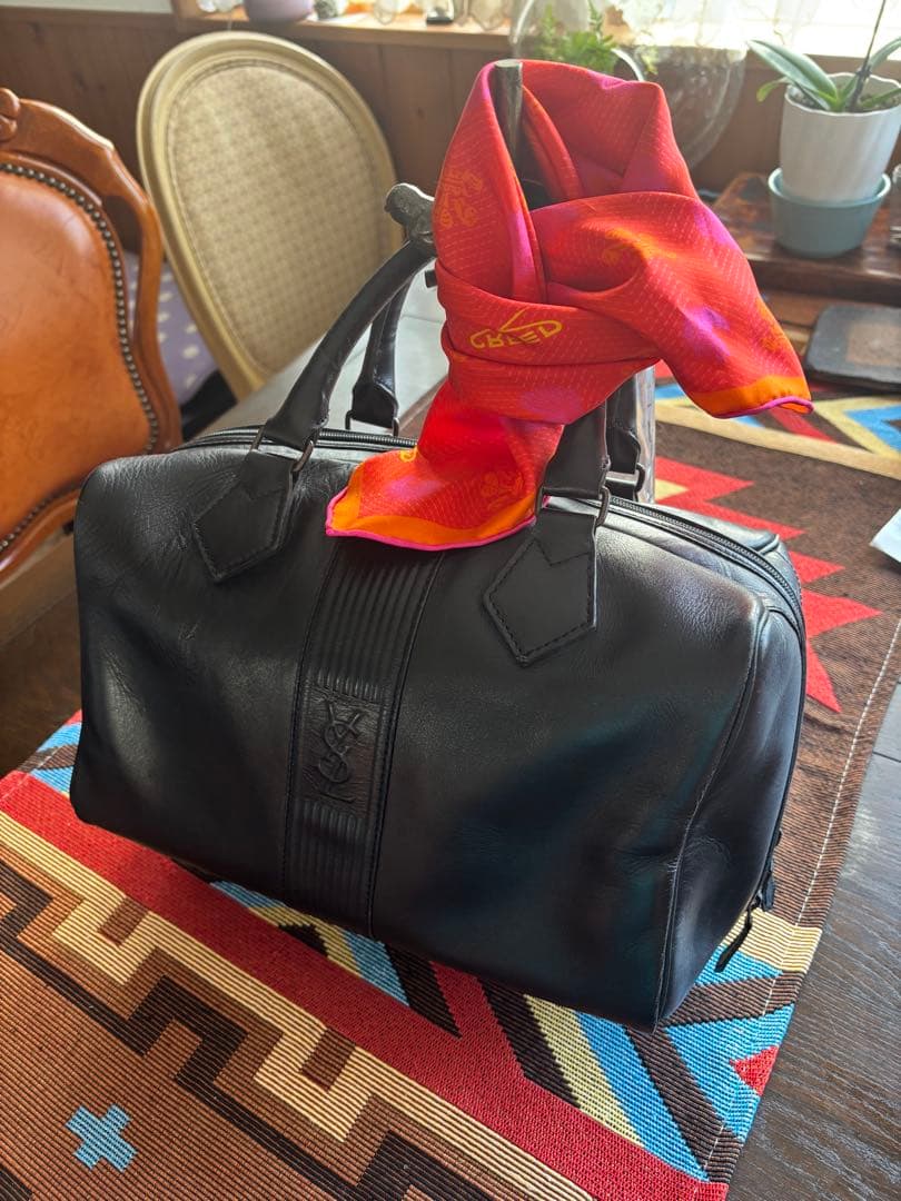 Kです。美品YSL イヴサンローラン レザーミニボストン ハンド バッグ