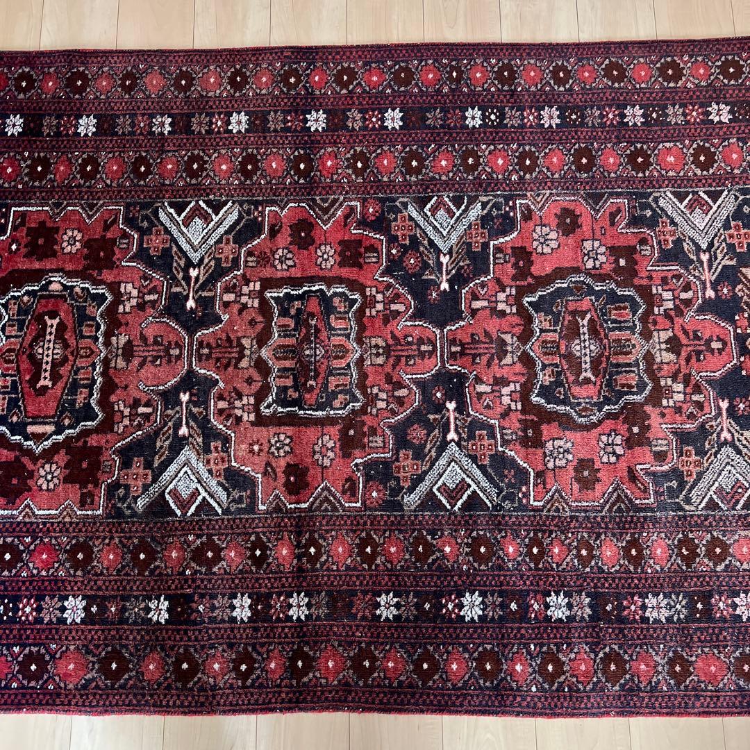 トライバルラグ　約 200×120 cm