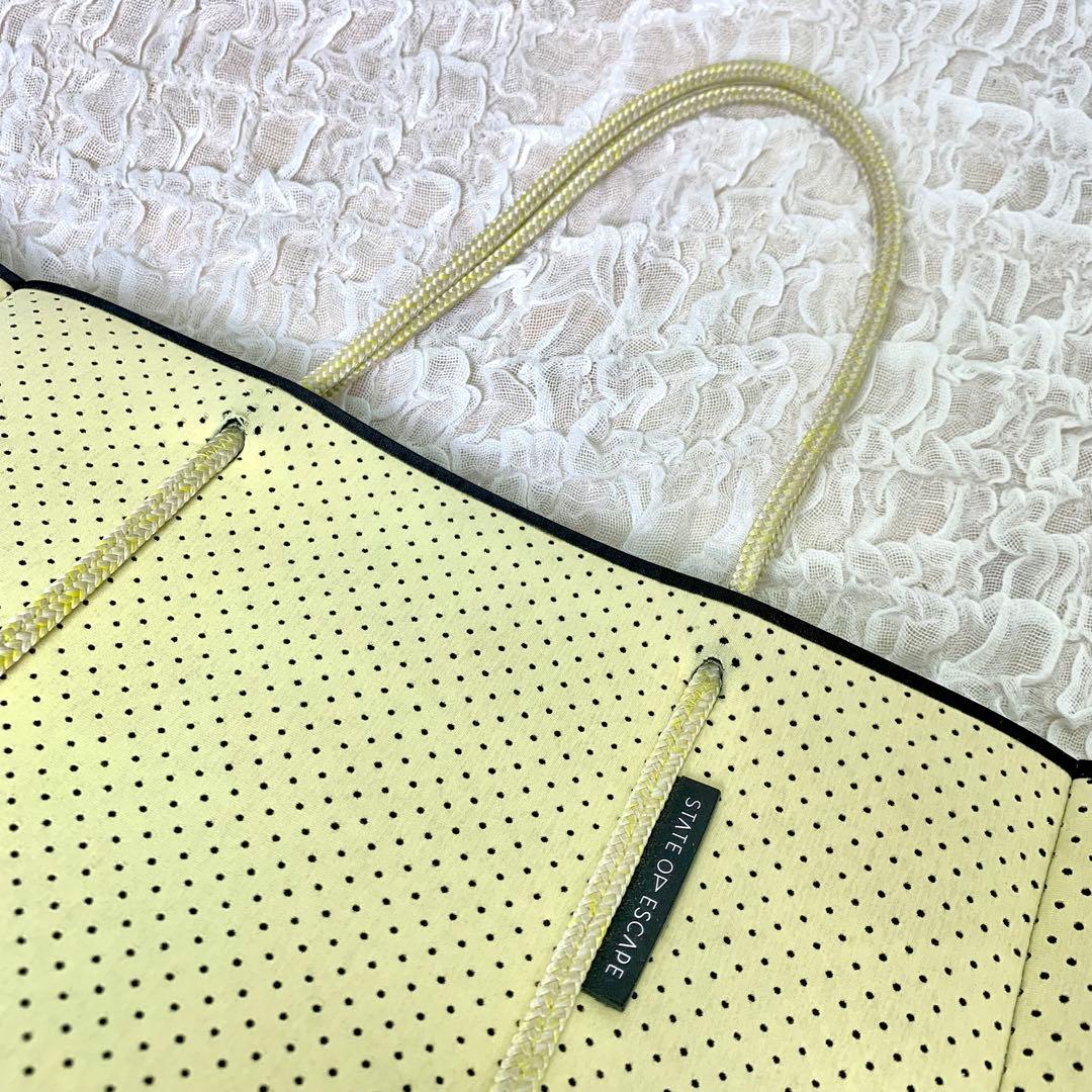 美品　STATE OF ESCAPE マザーズバッグ　ポーチ付き　イエローA4◎