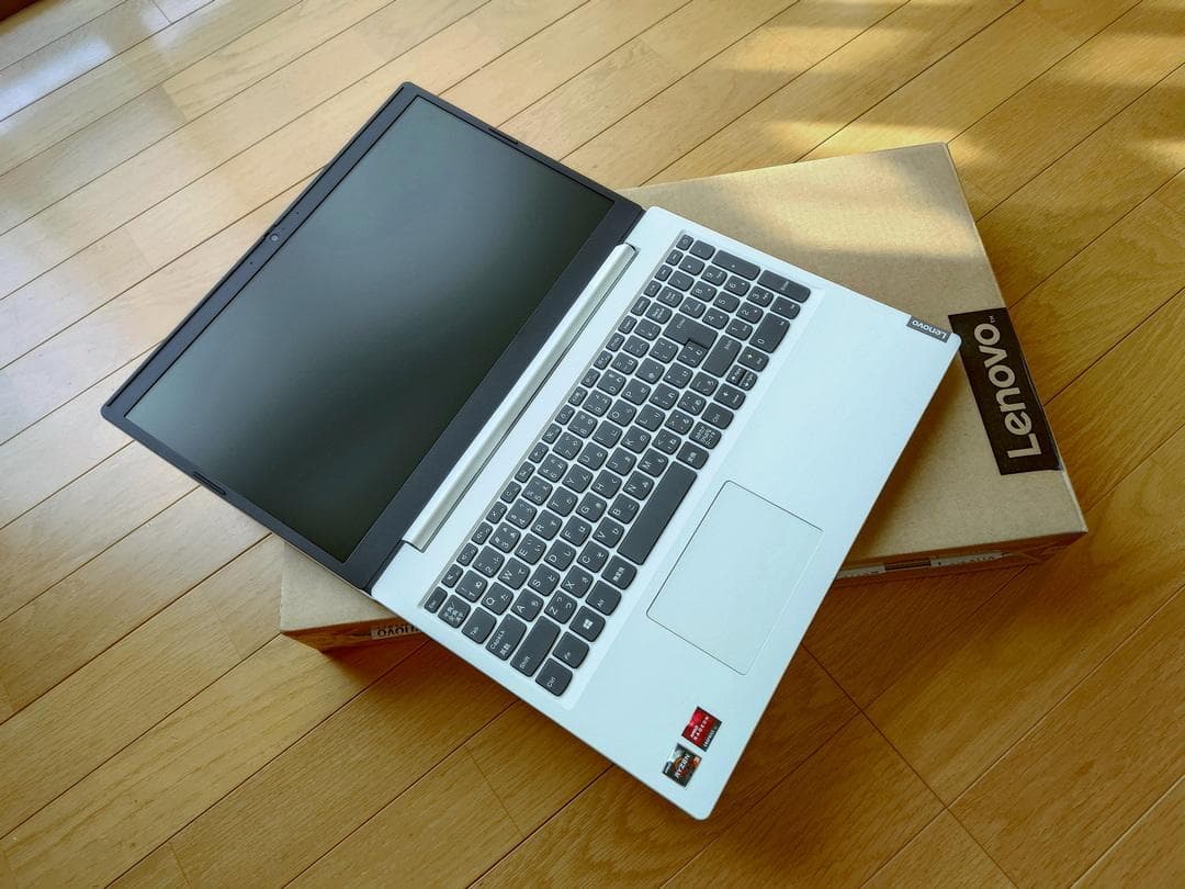 Lenovo Idiapadノートパソコン