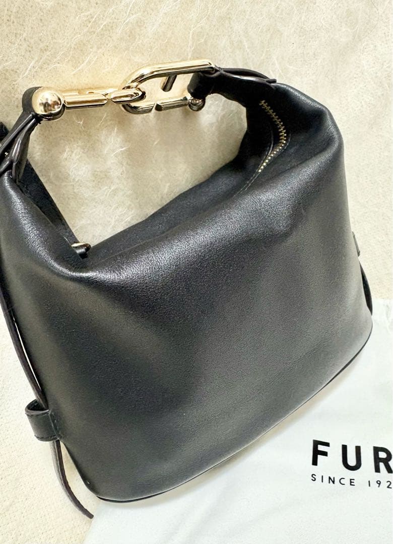 フルラ FURLA NUVOLA ミニバッグ ハンドバッグ　黒