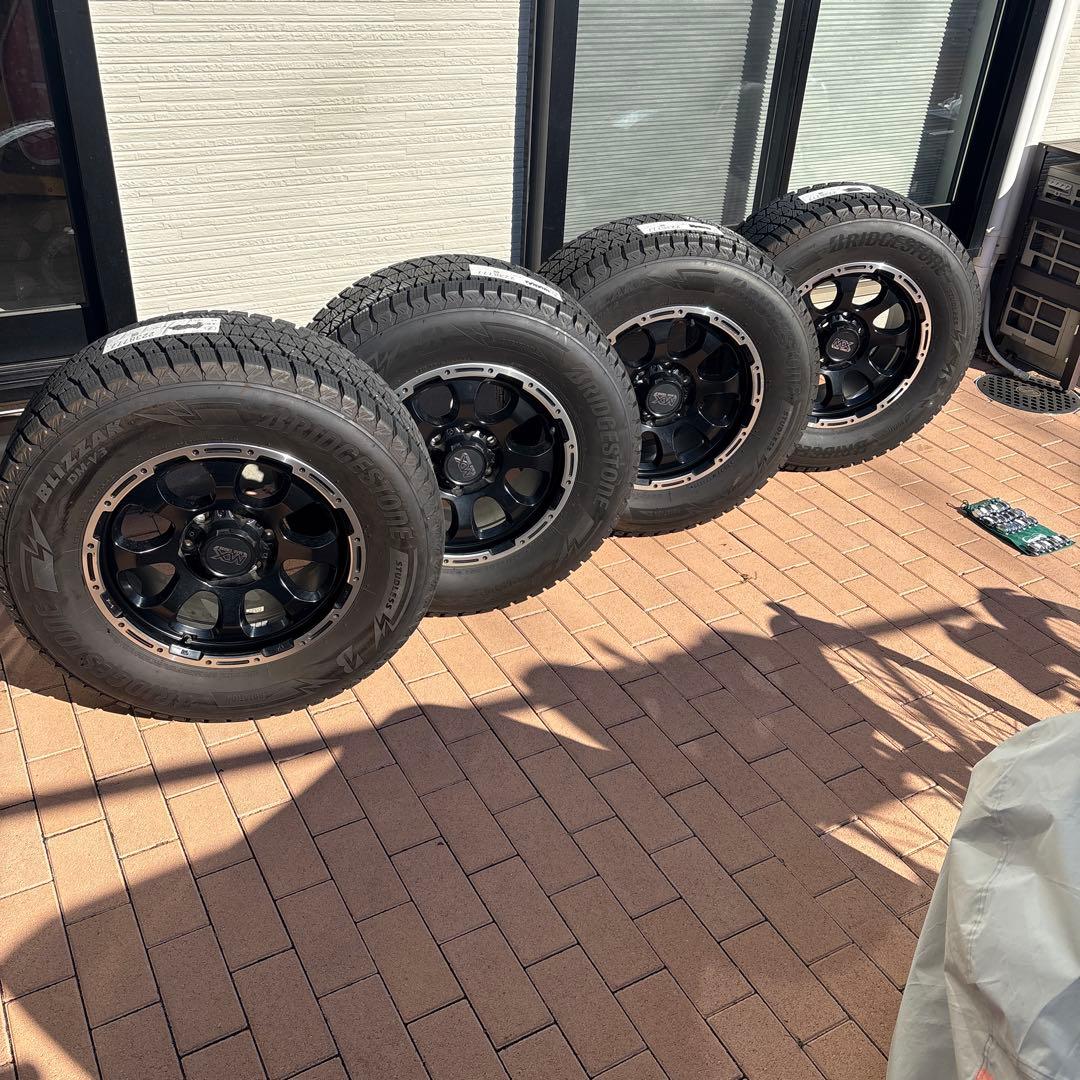 しろ　 プラド150 17インチ スタッドレスタイヤセット