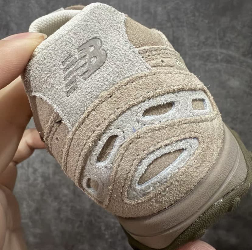 New Balance U204LMMAマッシュルーム／アリッドストーン