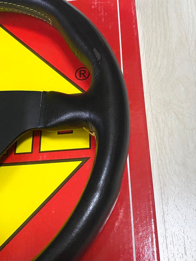 MOMO VELOCE RACING 320mm ステアリング