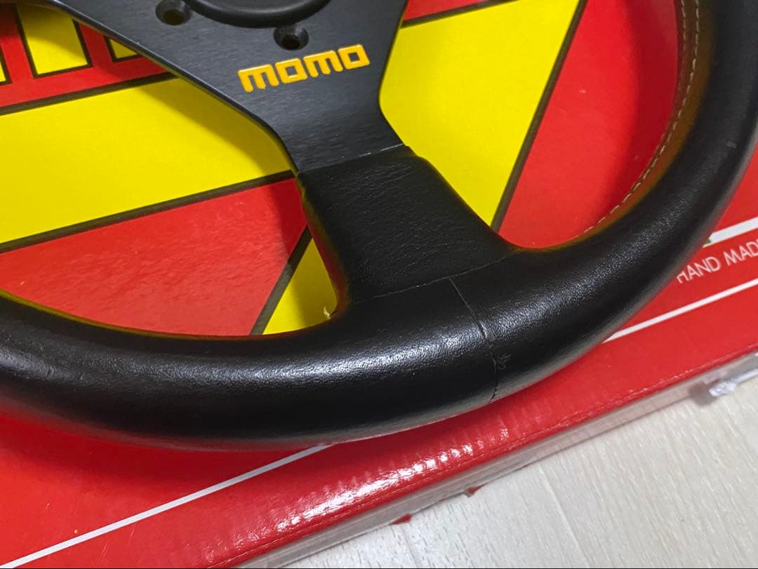 MOMO VELOCE RACING 320mm ステアリング