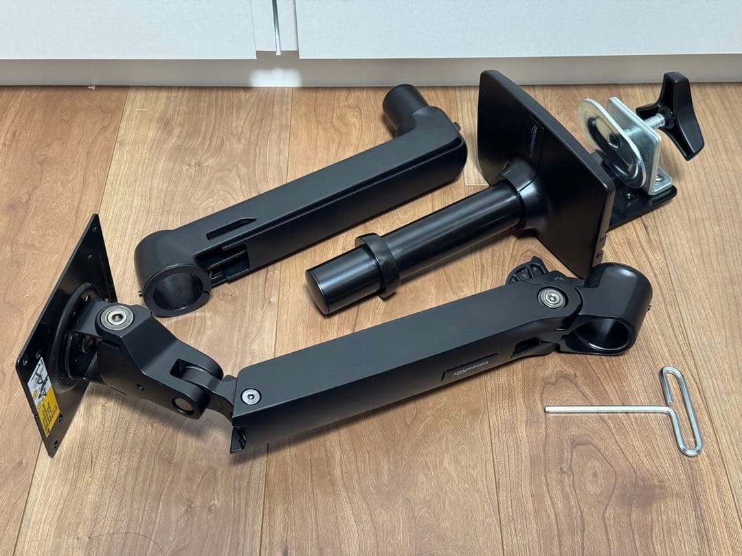 c*m様 Amazonベーシック モニターアーム シングルディスプレイタイプ ブ