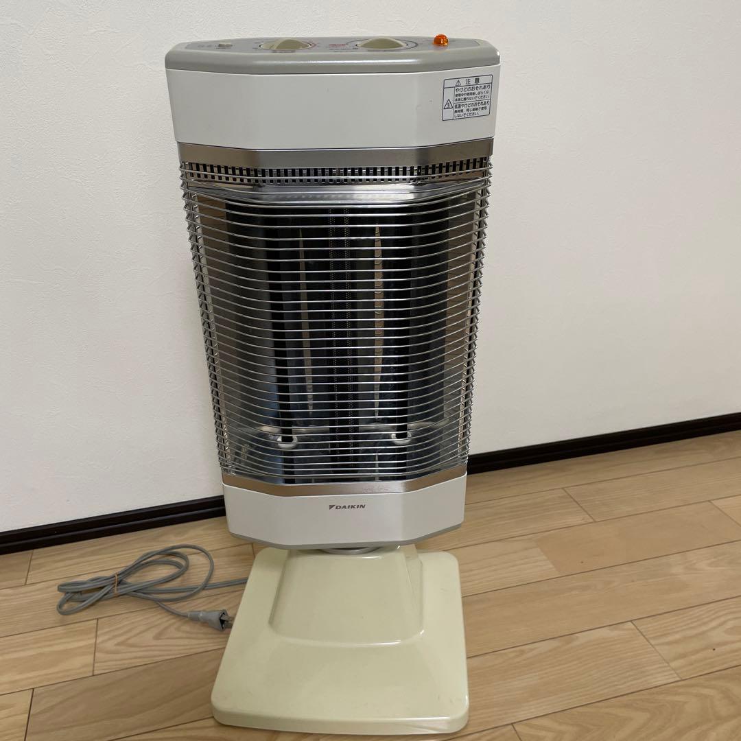 ダイキン　遠赤外線暖房機　ストーブ ホワイト