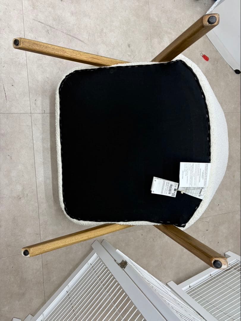 ZARA  アップホルスタード ブークレ アームチェア 中古品