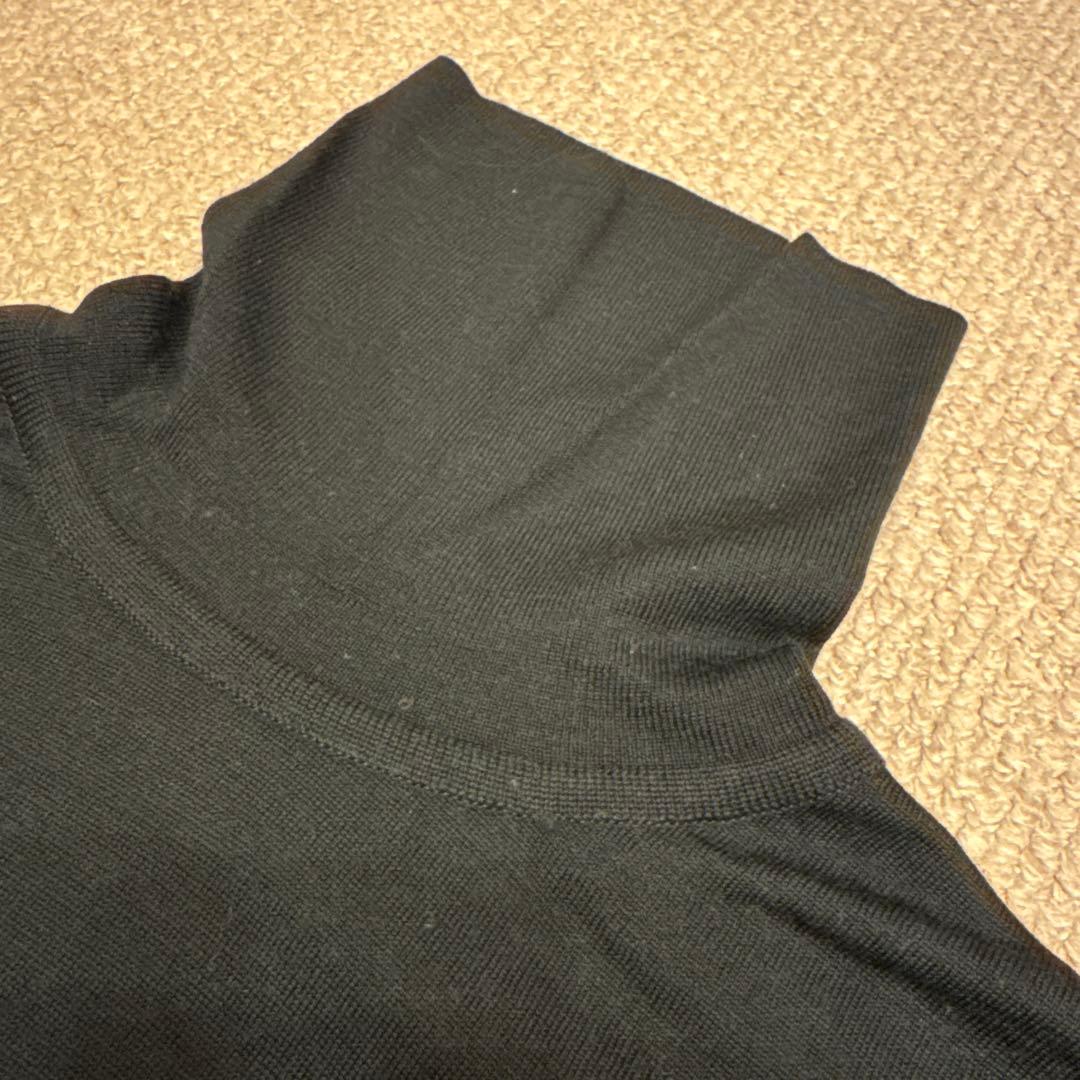黒 タートルネック セーター