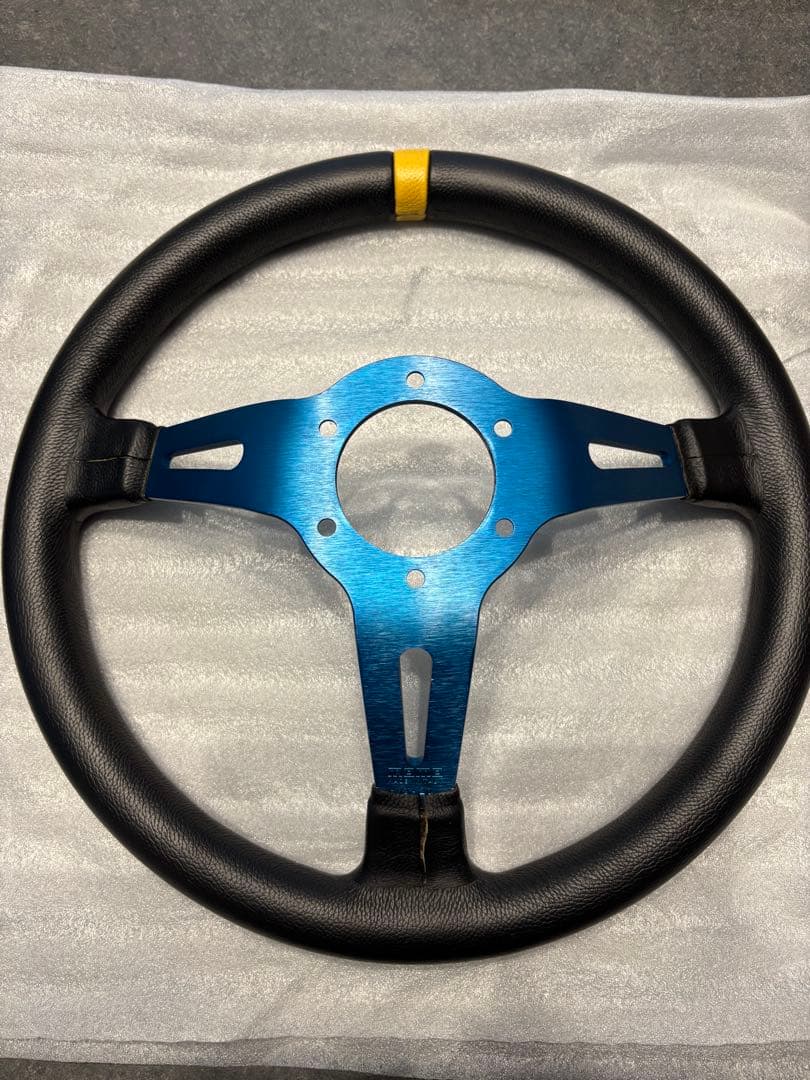 Momo ステアリング MOD.08 M-59