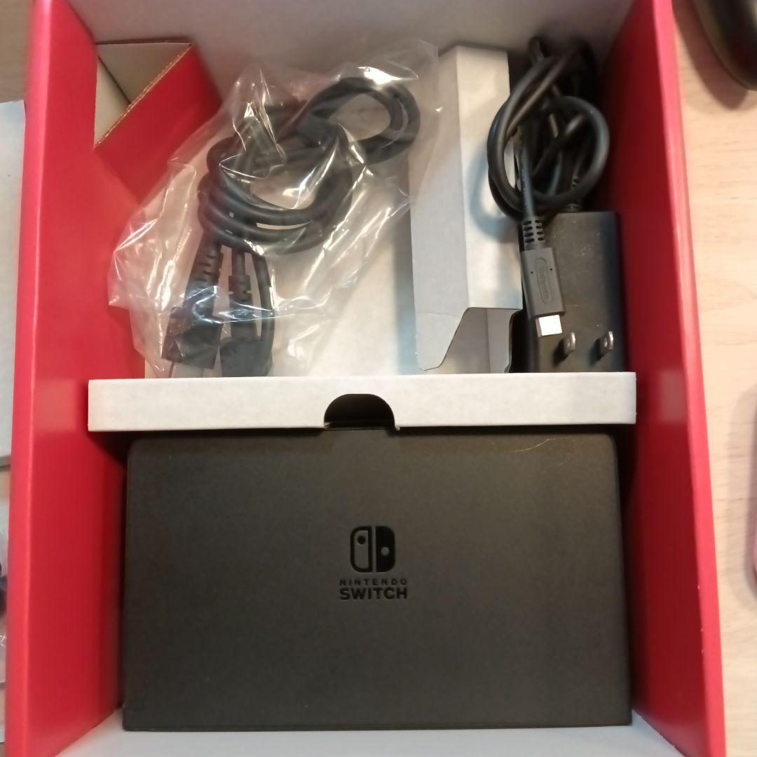 Nintendo Switch 本体 ピンクとグリーンジョイコン