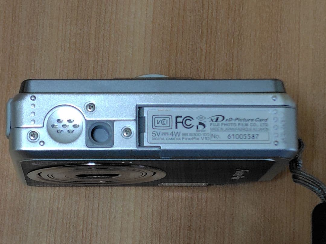 動作確認済み☆ FUJIFILM FinePix V10　デジカメ