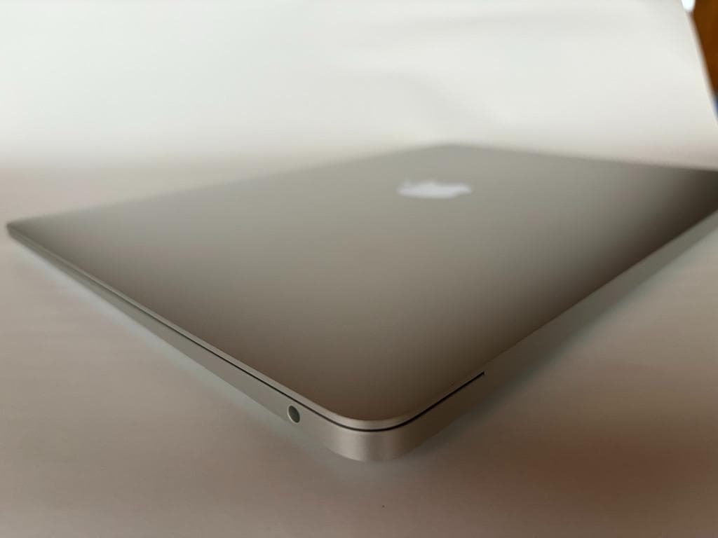 Apple MacBook Air (M1, 2020) 16GB シルバー