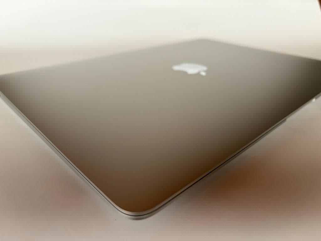 Apple MacBook Air (M1, 2020) 16GB シルバー