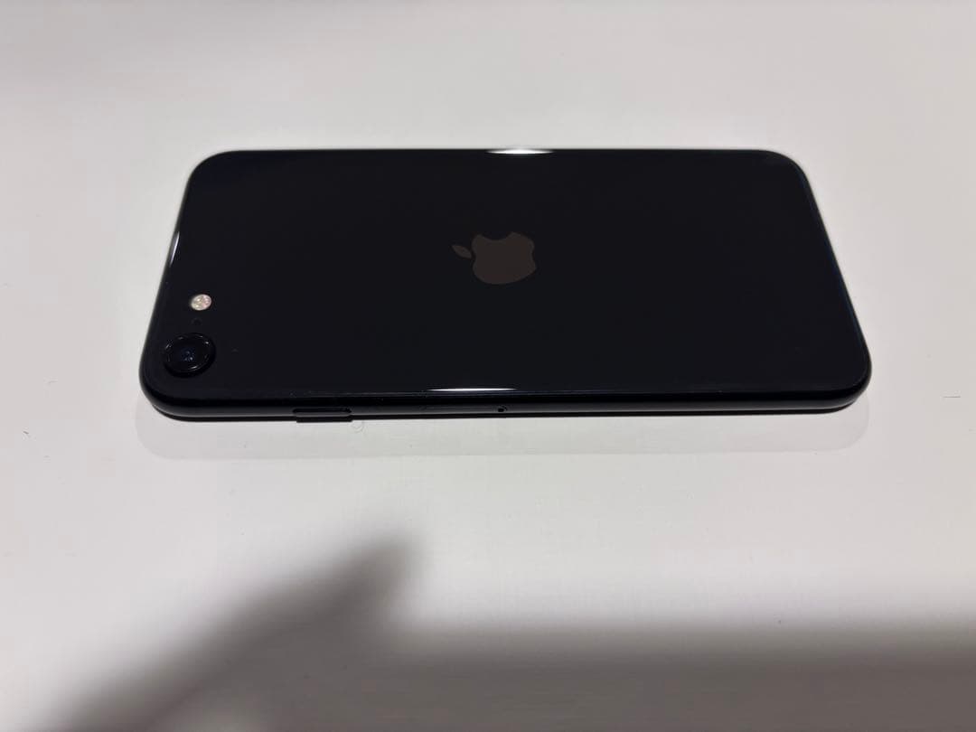 iPhone SE 第2世代 64GBブラック バッテリー最大容量83%