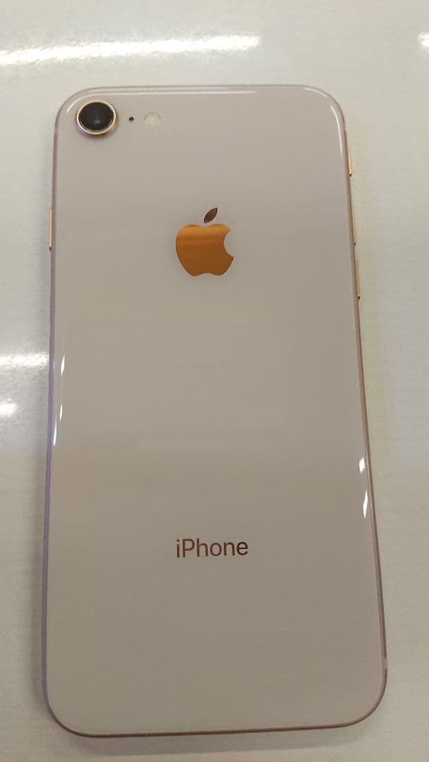 美品！期間限定出品！Apple iPhone 8 ゴールド　本体