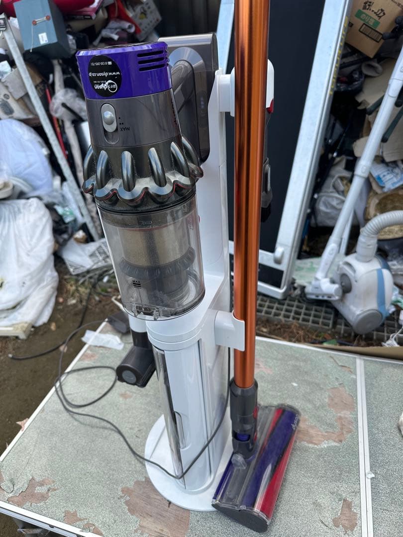 Dyson サイクロン掃除機！ダイソンＶ１０フルセット！スティッククリーナー