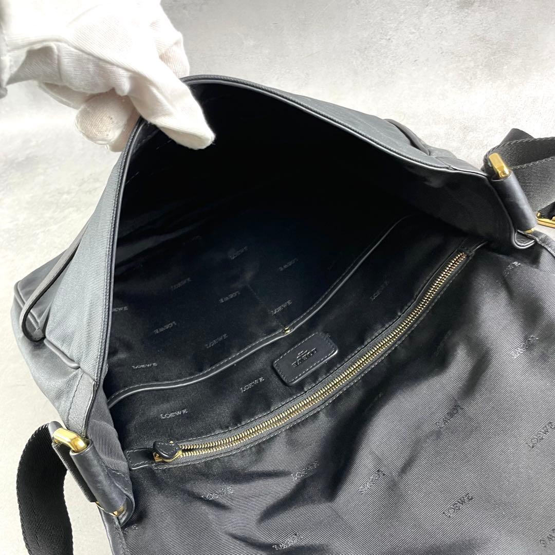 美品✨ ロエベ LOEWE ショルダーバッグ メッセンジャー ロゴ紐 ブラック