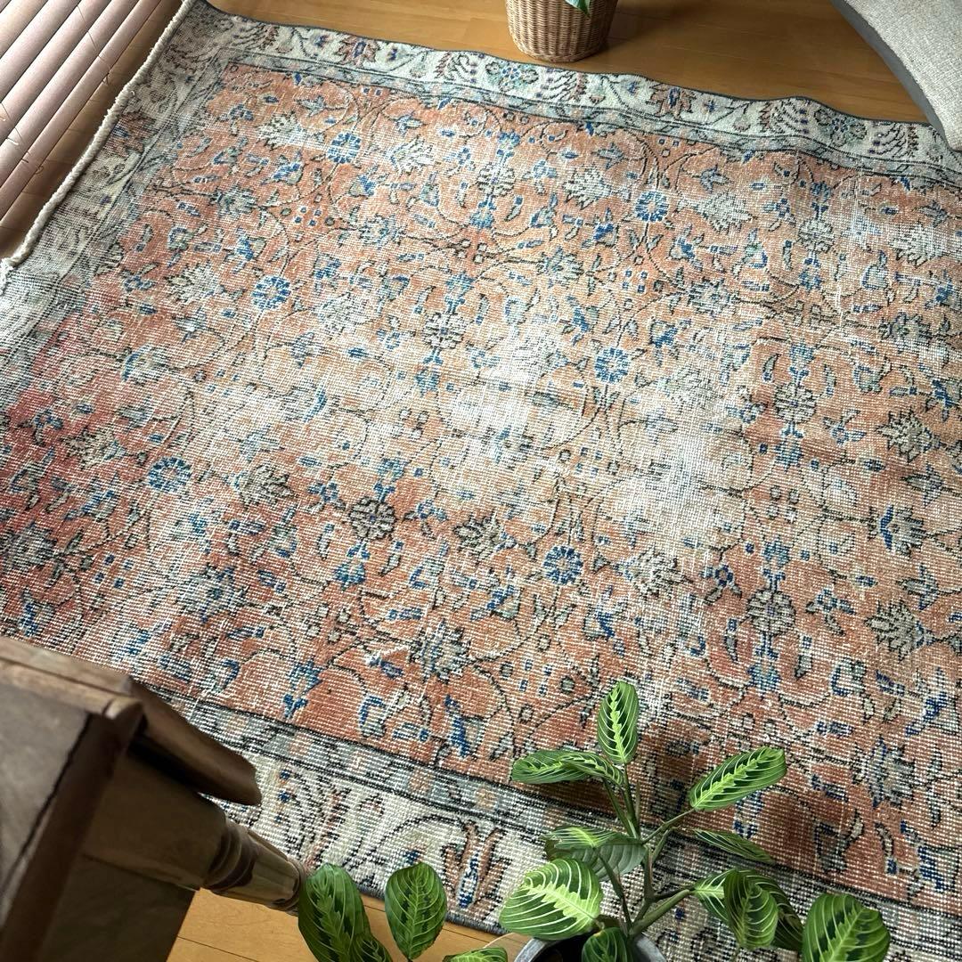 大判133×241ピンクベージュ　青い花　ボタニカル　トルコヴィンテージラグ