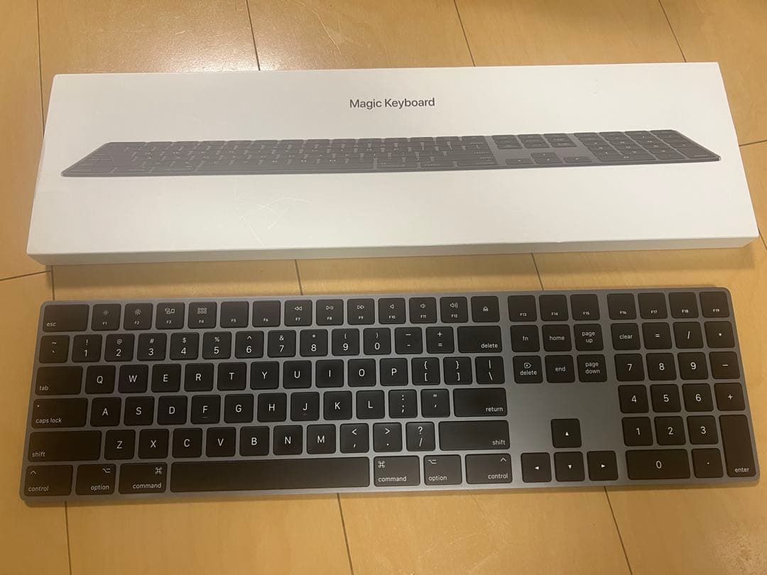 Apple Magic Keyboard US テンキー付き 黒