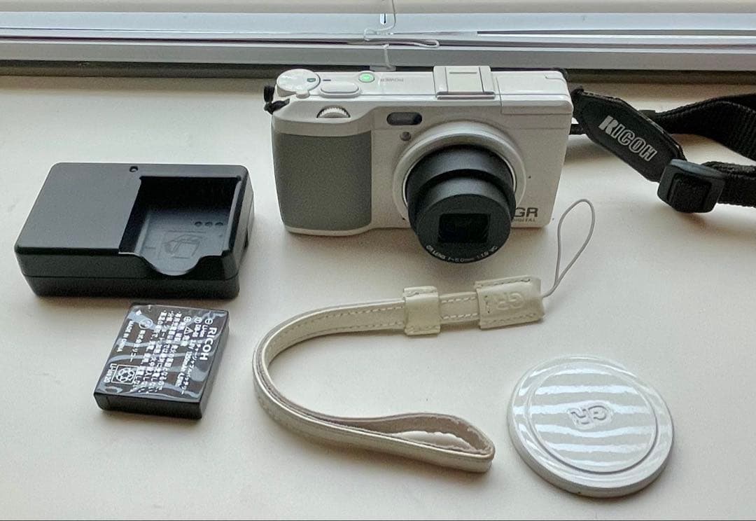 デジタルカメラ GR DIGITAL IV white Edition