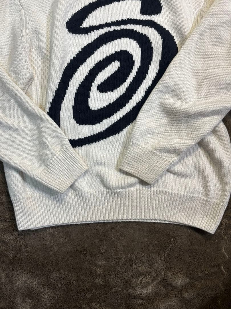 【正規品美品】 STUSSY ステューシー スピラルロゴ 長袖ニット/クリーム色