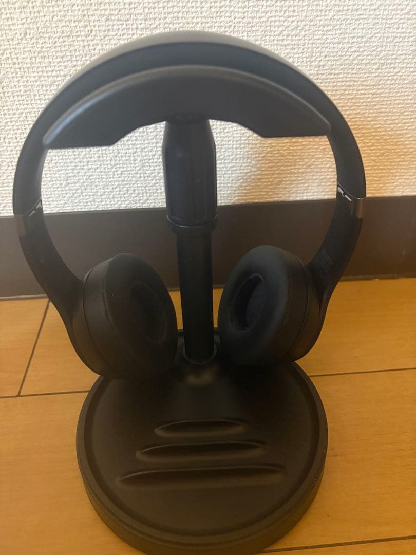 Beats Solo 4 ブラック ワイヤレスヘッドホン スタンド付き
