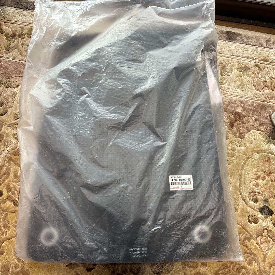 新品未使用、レクサスRX用フロアマットセット 08210-48500-E0