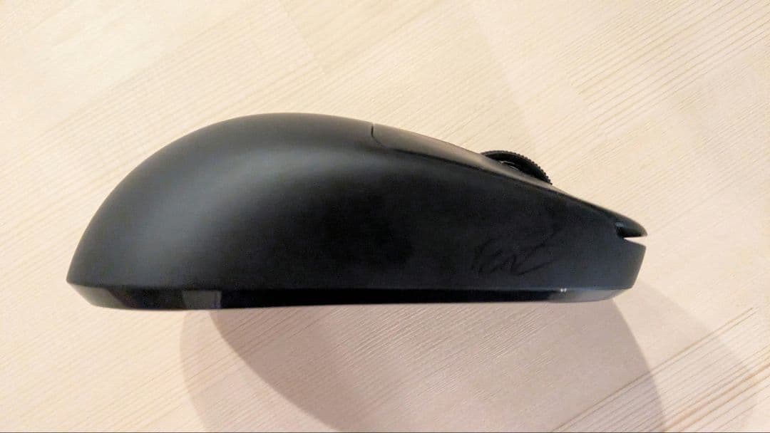 Pulsar TenZ Signature Edition マウス本体