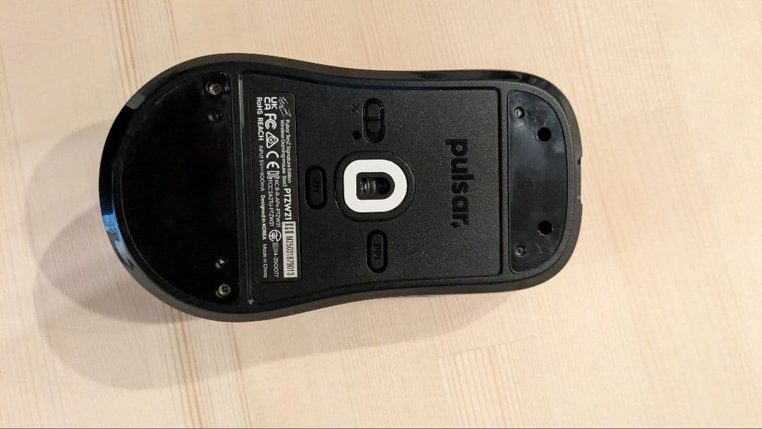 Pulsar TenZ Signature Edition マウス本体