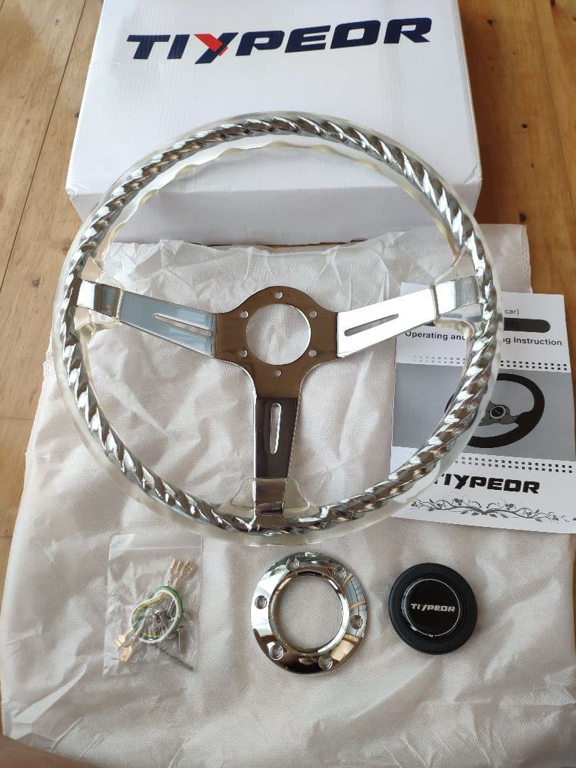 新品・現品限り! アクリル ツイスト ステアリング ② MOMO ピッチ70