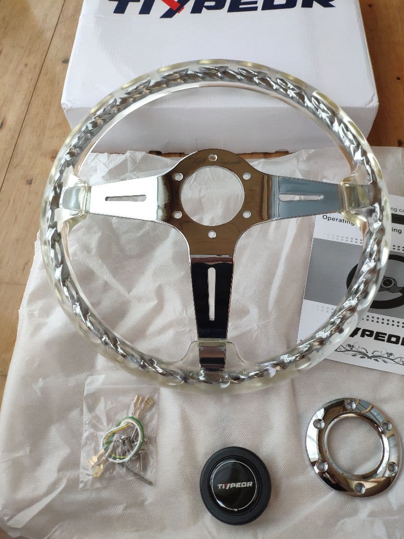 新品・現品限り! アクリル ツイスト ステアリング ② MOMO ピッチ70