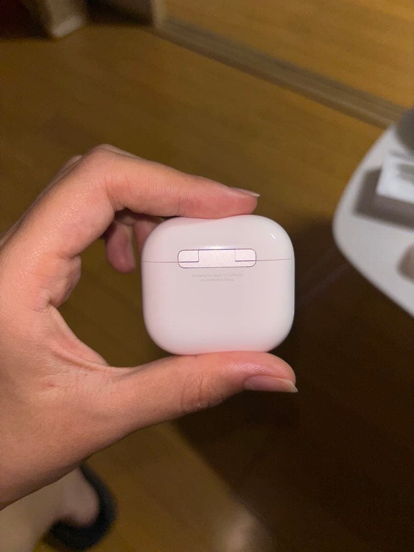 Apple AirPods (第4世代) 充電ケース付き