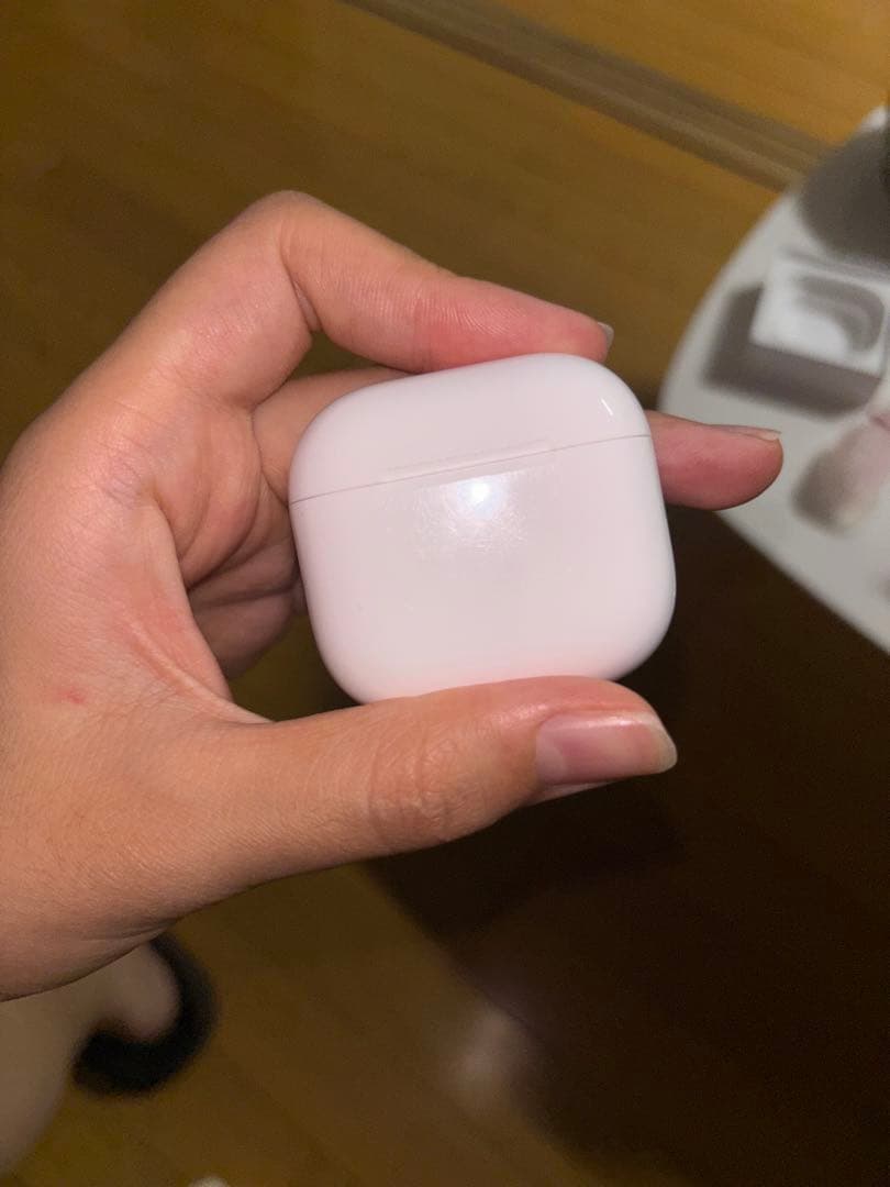 Apple AirPods (第4世代) 充電ケース付き