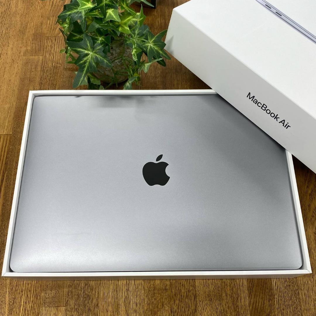 ほぼ新品 M1チップ搭載13インチMacBook Airスペースグレイ8GB