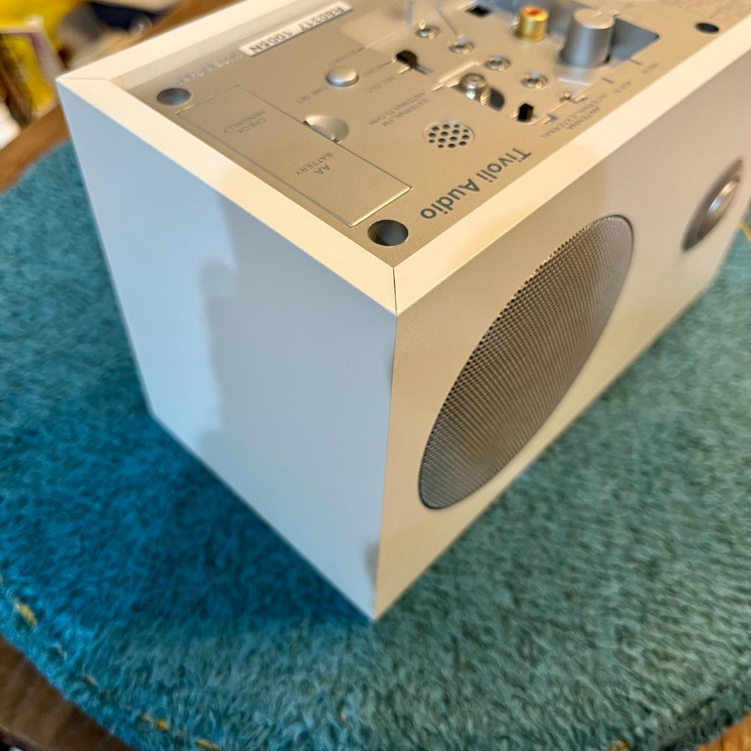 Tivoli Audio MODEL THREE 時計付きラジオ